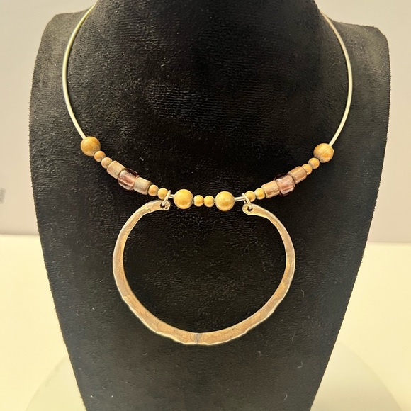 Jewelry - Elegant Gold and Brown beaded chocked